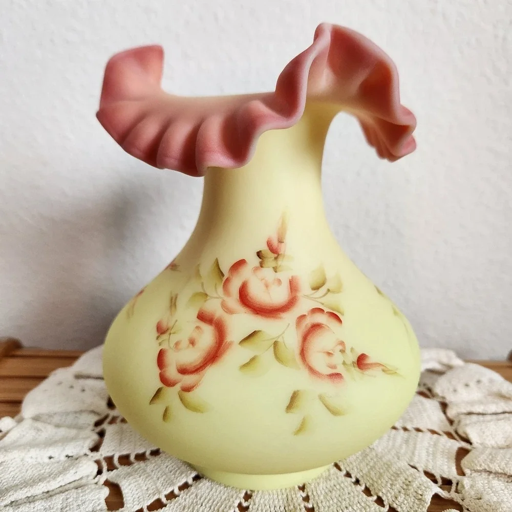 VTG Fenton Burmese URANIUM GLOW Glass Ruffled Vase Hand Painted Sign Debra Hill